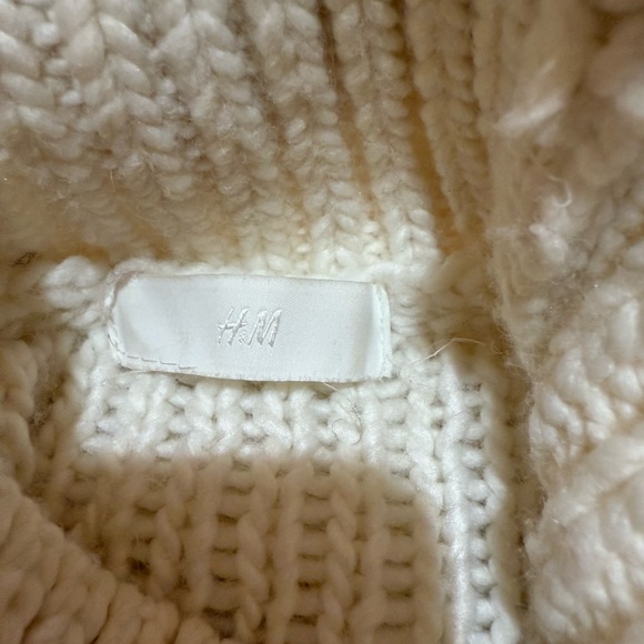 H&M Women’s Oversized Fair Isle Sweater Mock Neck Sweater Size Small - Picture 3 of 6